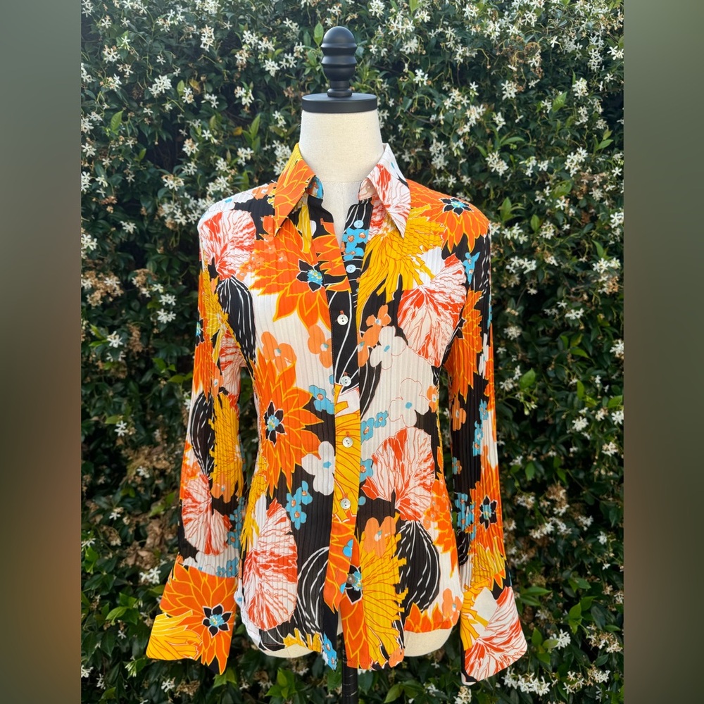 Le Caviar vintage button down blouse size SMALL